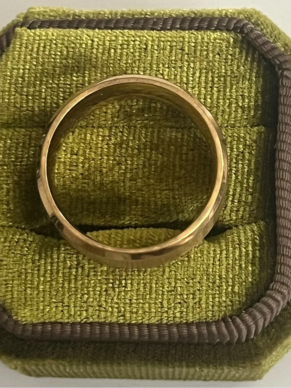 Men’s Titanium Steel Gold Polished Finish Beveled Edge 8mm Band Size 11